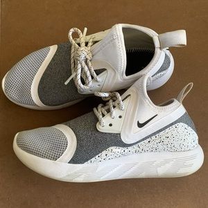 Nike lunarcharge women’s shoes